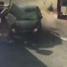 TERIBILISM la DRĂGĂŞANI: Un şofer a distrus două pompe dintr-o staţie peco