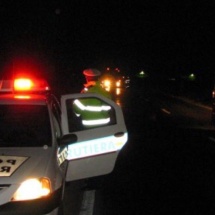 VÂLCEA – FOCURI de ARMĂ în TRAFIC pentru oprirea unui ADOLESCENT ce se afla la volanul unei AUTOUTILITARE