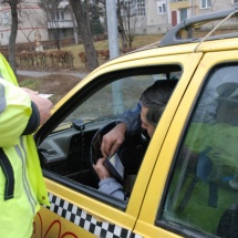 Poliţiştii rutieri din Vâlcea i-au luat din nou în vizor pe taximetrişti. Zeci de amenzi date în doar câteva ore