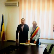 Numirea lui Popolan în funcția de consilier al primarului din Dăești, atacată în instanță de Prefectura Vâlcea