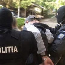 VÂLCEA – Hoț de portofele, prins și reținut de polițiști
