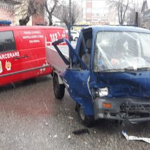 FOTO: ACCIDENT la DRĂGĂȘANI. O victimă transportată la spital