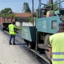 VIDEO. CJ Vâlcea continuă asfaltarea pe DJ 676, cel mai lung drum din județ!