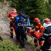 Bărbat rănit pe muntele Cozia. Echipajele medicale intervin