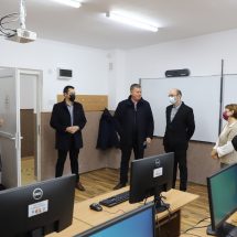 Încă un liceu din Râmnic se poate lăuda cu un laborator de informatică dotat cu computere performante achiziţionate din bugetul local