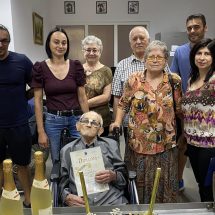 FOTO. Sărbătorit de Primăria Râmnicului la împlinirea vârstei de 101 ani