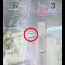 VIDEO: Ce caută acel șofer pe contrasens, în depășire pe linie dublă continuă?? Sancțiunea blândă pe care a primit-o!
